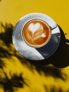 Hotel Walser Courmayeur的咖啡和沏茶工具