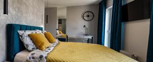 Posteľ alebo postele v izbe v ubytovaní Luksusowy apartament na Starym Miescie
