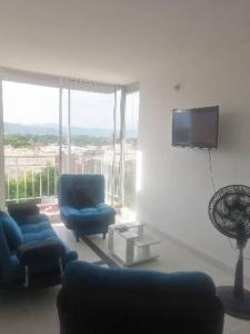 TV a/nebo společenská místnost v ubytování Apartamento amplio y tranquilo en Flandes, Tolima