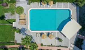 Bazén v ubytovaní Ixia Dream hotel - Adults only alebo v jeho blízkosti