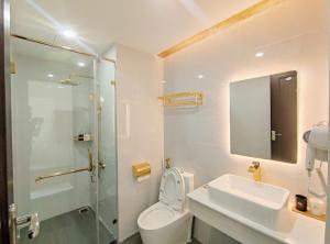 Bilik mandi di Maris Da Nang Hotel & Apartment