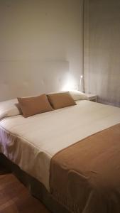 Postel nebo postele na pokoji v ubytování 10 mts de la Playa de Covas - Viveiro con piscina Resurrection fest