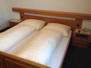 Letto o letti in una camera di Pension Bergblick
