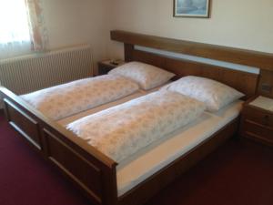 Letto o letti in una camera di Pension Bergblick
