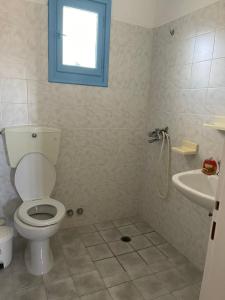 Koupelna v ubytování Mihaela Apartments Sifnos + 30 fotografií