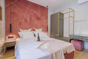 Säng eller sängar i ett rum på Heritage Rooms Split Olympic Dream