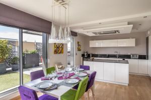 Kuchnia lub aneks kuchenny w obiekcie ILLANKA - Appartement 3 chambres avec parking et terrasse proche gare