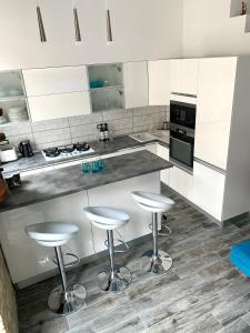 A kitchen or kitchenette at Vivi Residence 2