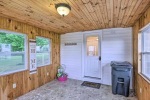 Gallery image of Cozy Seneca Falls Home Close to Cayuga Wine Trail! in Seneca Falls