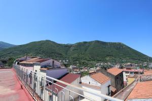 A general mountain view or a mountain view taken from a panziókat