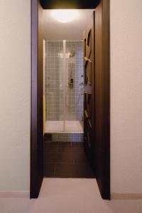a bathroom with a shower and a bath tub at Apartment Familie Kinz im Haus Zalim in Brand +21 photos