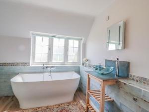 Koupelna v ubytování Bluebird Cottage