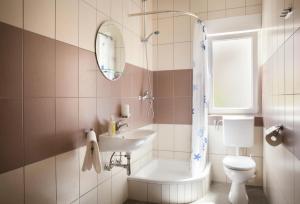 Koupelna v ubytování Apartments Villa Dorida + 22 fotografií