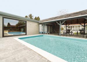 Bazén v ubytování Lorelei Pension Adults Only nebo v jeho okolí