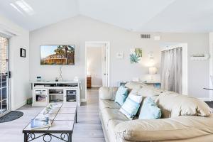 a living room with a couch and a table at Esprit Vacation Condo in Palm Springs