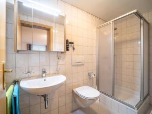 Koupelna v ubytování Haus Felder + 8 fotografií