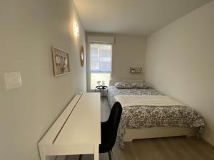 Posteľ alebo postele v izbe v ubytovaní Appartement familial tout confort - 3 chambres, grande terrasse privative - Vert Buisson - Bruz + 5 fotografií
