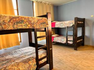 Cama ou camas em um quarto em Desert Nights Hostel