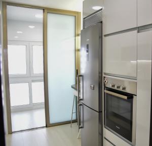 Kuchyňa alebo kuchynka v ubytovaní Luminoso y Tranquilo Apartamento en Los Alamos
