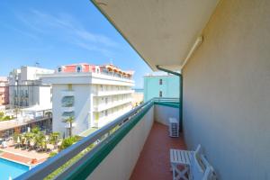 Bazén v ubytování Hotel Janeiro nebo v jeho okolí