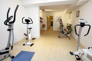 a gym with treadmills and exercise bikes in a room at Doerpstraat 9_ Whg_ 3 in Wyk auf Föhr