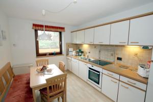 Dapur atau dapur kecil di Berliner Ring 24_ Whg_ 2 _Moritz_
