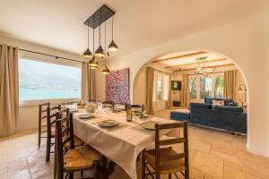 Εστιατόριο ή άλλο μέρος για φαγητό στο Luxury Villa Pernette, vue lac et plage privée - LLA Selections by Location Lac Annecy