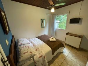 Cama ou camas em um quarto em Pousada Casa Azul