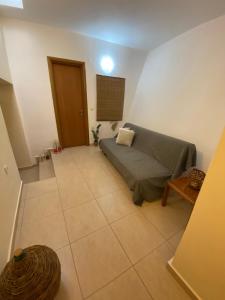 Posedenie v ubytovaní Koundouros Home