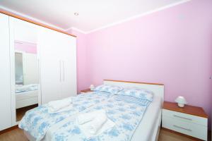Postel nebo postele na pokoji v ubytování Apartments Oriana