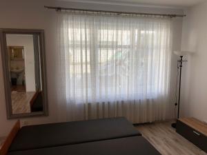 Posteľ alebo postele v izbe v ubytovaní Cichy Zaułek 2 + 4 fotografie