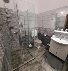 Koupelna v ubytování Megyeház Apartman