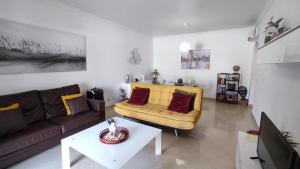 Posezení v ubytování 5B Sra da Rocha - Casas & Papeis