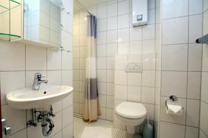 Koupelna v ubytování Gmelinstra_e 19 d + 8 fotografií