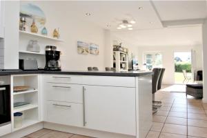 a kitchen with white cabinets and a counter top at Karkstieg 6_ Whg_ 2_ Vogtum in Wrixum