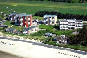 een luchtzicht op een stad met hoge gebouwen bij Am Flugplatz 7_ Haus Habel Whg_ 12 in Wyk auf Föhr