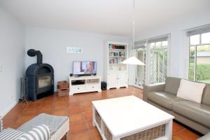 Μια τηλεόραση ή/και κέντρο ψυχαγωγίας στο Wiesenweg 4a, Whg 2