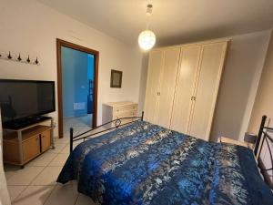 Telewizja i/lub zestaw kina domowego w obiekcie CASAVACANZA - Marina