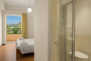 Bilik mandi di Lefktron Hotel