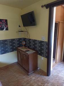 Televízia a/alebo spoločenská miestnosť v ubytovaní Ginkgo Apartman