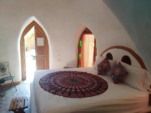 เตียงในห้องที่ Wayahnb'al eco hostal