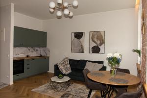 a living room with a couch and a table at Keskväljaku apartment - with sauna and AC in Võru