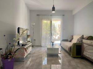 Χώρος καθιστικού στο beautiful apartment near the sea and a large private garden +42 φωτογραφίες