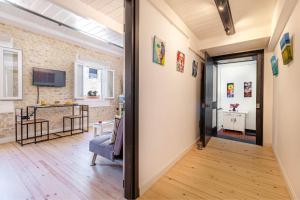A television and/or entertainment centre at Art Loft Venetian Well