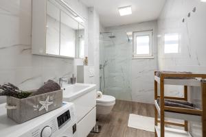 Koupelna v ubytování Villa Loni Trogir Marina with pool 55 m2 - 3 e-bike free use