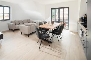 Kuchyň nebo kuchyňský kout v ubytování Küsten Suite West seitliche Wasserlage, 1 Balkon, 90qm
