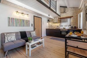 A kitchen or kitchenette at Art Loft Venetian Well