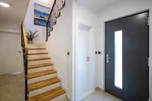 Fotografie z fotogalerie ubytování Villa Loni Trogir Marina with pool 55 m2 - 3 e-bike free use v destinaci Marina
