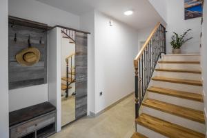 Fotografie z fotogalerie ubytování Villa Loni Trogir Marina with pool 55 m2 - 3 e-bike free use v destinaci Marina