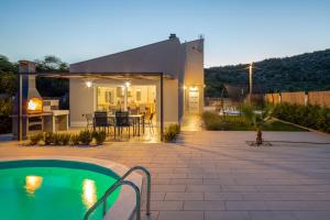 Bazén v ubytování Villa Loni Trogir Marina with pool 55 m2 - 3 e-bike free use nebo v jeho okolí